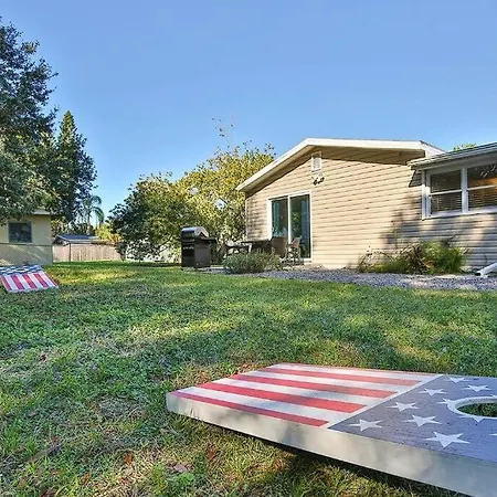 Home With Fenced Yard, Hot Tub, Grill And 3 King Beds!